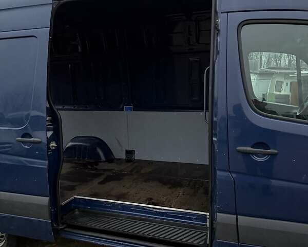 Синий Мерседес Sprinter, объемом двигателя 2.2 л и пробегом 264 тыс. км за 15900 $, фото 14 на Automoto.ua