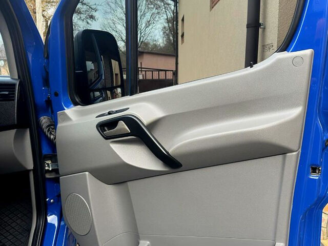 Синий Мерседес Sprinter, объемом двигателя 2.1 л и пробегом 350 тыс. км за 16500 $, фото 5 на Automoto.ua