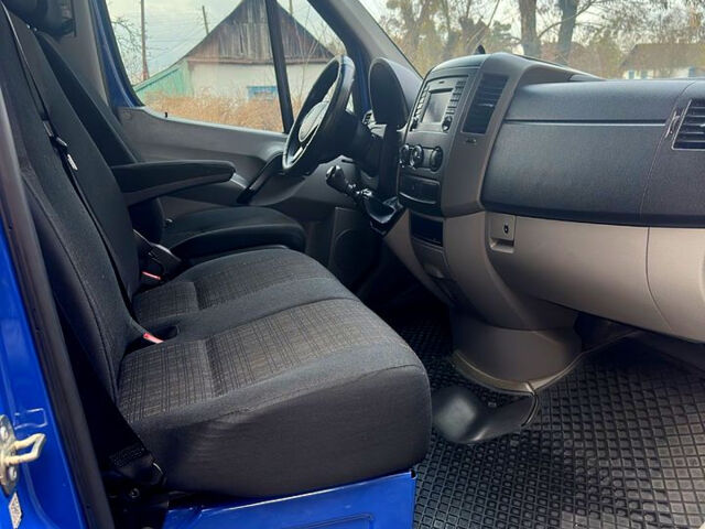 Синий Мерседес Sprinter, объемом двигателя 2.1 л и пробегом 350 тыс. км за 16500 $, фото 6 на Automoto.ua