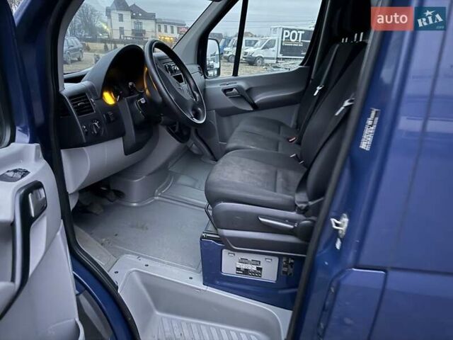 Синий Мерседес Sprinter, объемом двигателя 2.2 л и пробегом 264 тыс. км за 15900 $, фото 17 на Automoto.ua