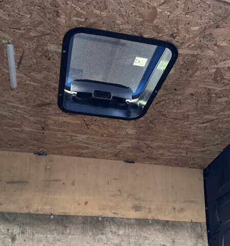 Синій Мерседес Sprinter, об'ємом двигуна 2.2 л та пробігом 280 тис. км за 18799 $, фото 76 на Automoto.ua