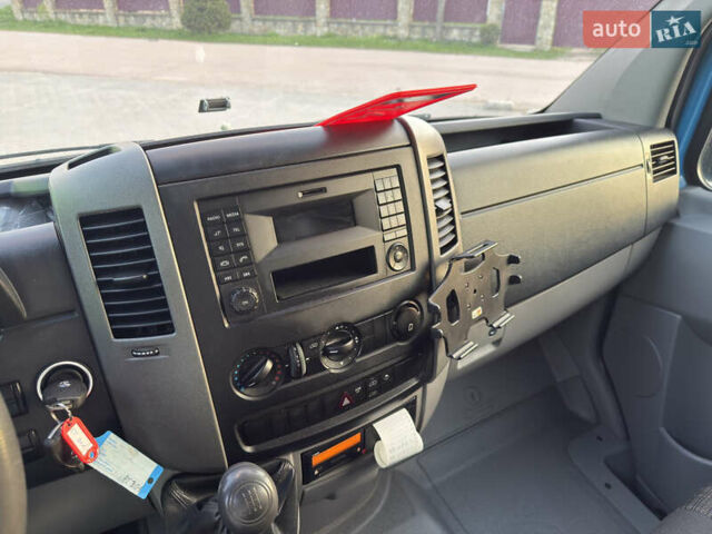 Синий Мерседес Sprinter, объемом двигателя 3 л и пробегом 312 тыс. км за 31574 $, фото 6 на Automoto.ua