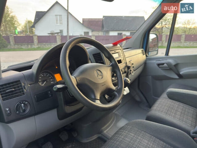 Синий Мерседес Sprinter, объемом двигателя 3 л и пробегом 312 тыс. км за 31574 $, фото 4 на Automoto.ua