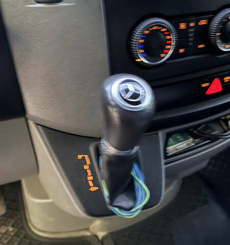 Синій Мерседес Sprinter, об'ємом двигуна 2.2 л та пробігом 280 тис. км за 18799 $, фото 37 на Automoto.ua