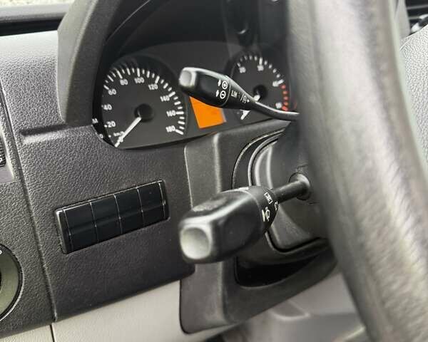 Синий Мерседес Sprinter, объемом двигателя 2.2 л и пробегом 290 тыс. км за 17990 $, фото 3 на Automoto.ua