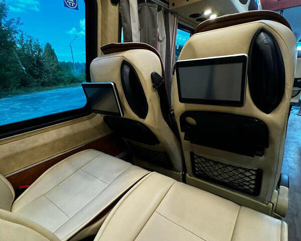 Синий Мерседес Sprinter, объемом двигателя 2.99 л и пробегом 388 тыс. км за 55000 $, фото 13 на Automoto.ua