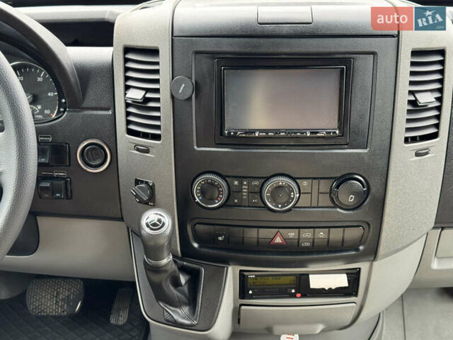 Синий Мерседес Sprinter, объемом двигателя 2.99 л и пробегом 388 тыс. км за 55000 $, фото 18 на Automoto.ua