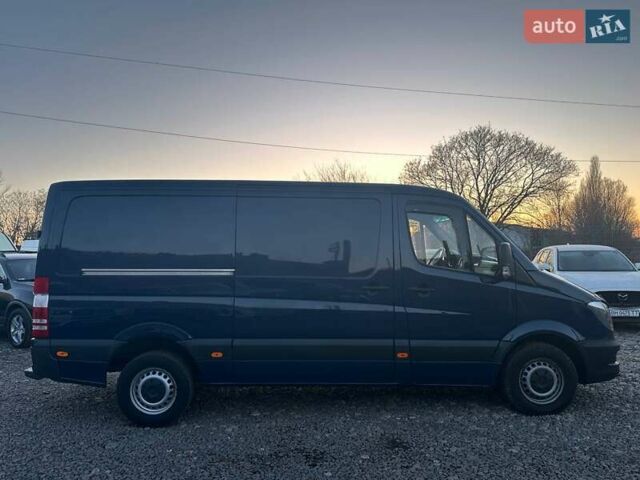 Синий Мерседес Sprinter, объемом двигателя 2.2 л и пробегом 228 тыс. км за 18500 $, фото 3 на Automoto.ua