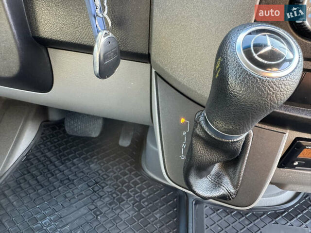 Синий Мерседес Sprinter, объемом двигателя 3 л и пробегом 267 тыс. км за 35341 $, фото 26 на Automoto.ua