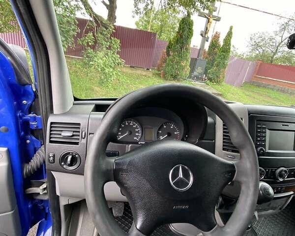 Синий Мерседес Sprinter, объемом двигателя 2.2 л и пробегом 450 тыс. км за 16999 $, фото 1 на Automoto.ua