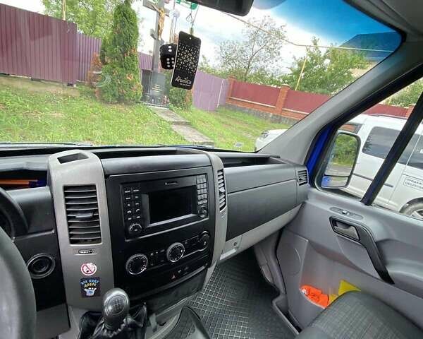 Синий Мерседес Sprinter, объемом двигателя 2.2 л и пробегом 450 тыс. км за 16999 $, фото 2 на Automoto.ua