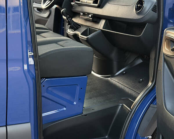 Синий Мерседес Sprinter, объемом двигателя 2.2 л и пробегом 271 тыс. км за 25999 $, фото 32 на Automoto.ua