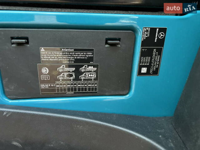 Синій Мерседес Sprinter, об'ємом двигуна 2.1 л та пробігом 288 тис. км за 32000 $, фото 26 на Automoto.ua
