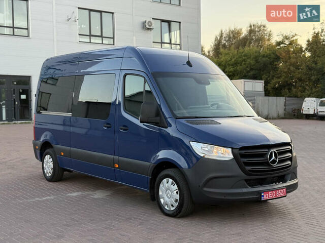 Синий Мерседес Sprinter, объемом двигателя 2.2 л и пробегом 271 тыс. км за 25999 $, фото 3 на Automoto.ua