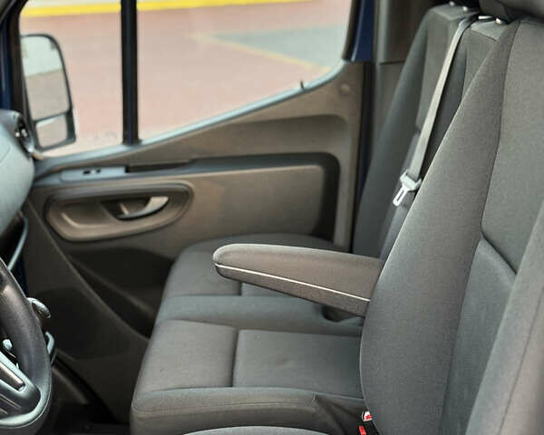 Синий Мерседес Sprinter, объемом двигателя 2.2 л и пробегом 271 тыс. км за 25999 $, фото 26 на Automoto.ua