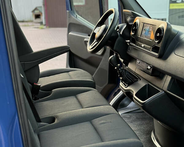 Синий Мерседес Sprinter, объемом двигателя 2.2 л и пробегом 271 тыс. км за 25999 $, фото 33 на Automoto.ua