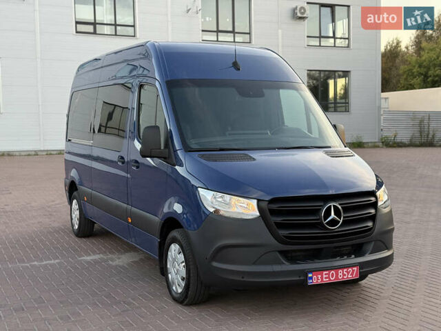 Синий Мерседес Sprinter, объемом двигателя 2.2 л и пробегом 271 тыс. км за 25999 $, фото 4 на Automoto.ua