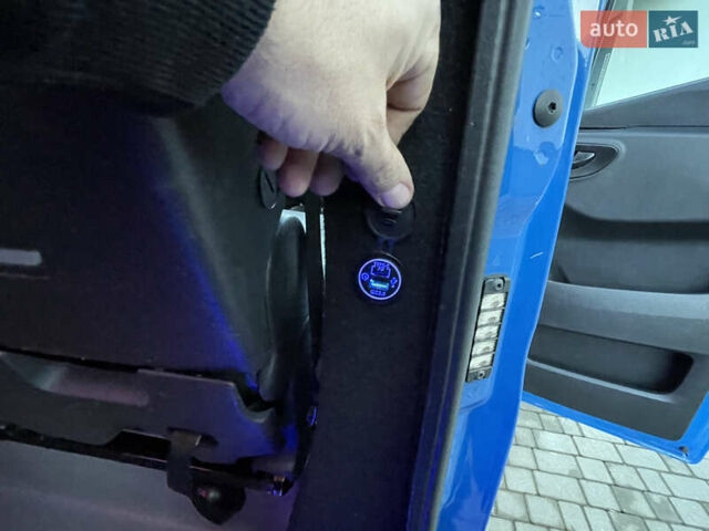 Синий Мерседес Sprinter, объемом двигателя 2.14 л и пробегом 346 тыс. км за 35400 $, фото 32 на Automoto.ua