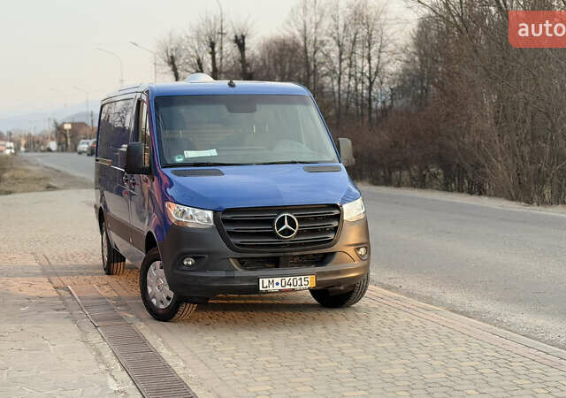 Синий Мерседес Sprinter, объемом двигателя 2.2 л и пробегом 252 тыс. км за 26474 $, фото 1 на Automoto.ua