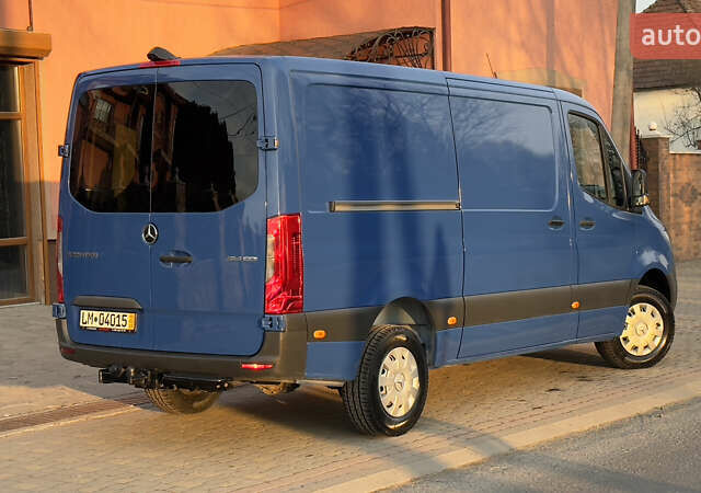 Синий Мерседес Sprinter, объемом двигателя 2.2 л и пробегом 252 тыс. км за 26474 $, фото 24 на Automoto.ua