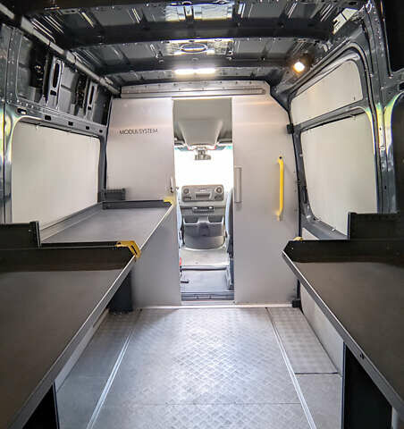 Синий Мерседес Sprinter, объемом двигателя 0 л и пробегом 33 тыс. км за 22268 $, фото 13 на Automoto.ua
