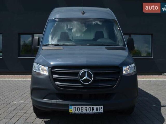 Синий Мерседес Sprinter, объемом двигателя 0 л и пробегом 31 тыс. км за 22620 $, фото 2 на Automoto.ua