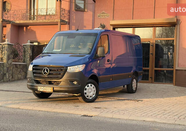 Синий Мерседес Sprinter, объемом двигателя 2.2 л и пробегом 252 тыс. км за 26474 $, фото 7 на Automoto.ua