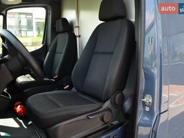Синий Мерседес Sprinter, объемом двигателя 0 л и пробегом 31 тыс. км за 22620 $, фото 12 на Automoto.ua