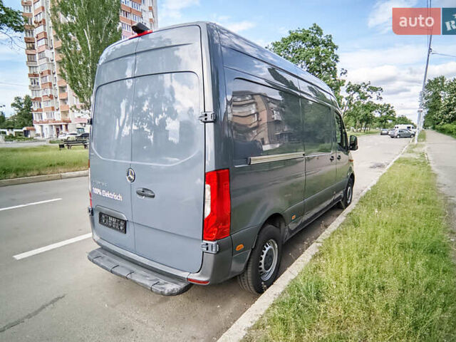 Синий Мерседес Sprinter, объемом двигателя 0 л и пробегом 33 тыс. км за 22268 $, фото 3 на Automoto.ua