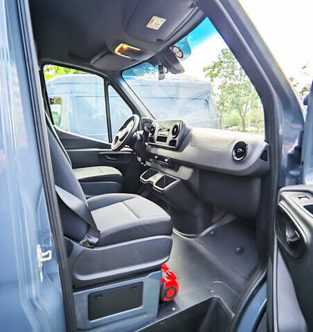 Синий Мерседес Sprinter, объемом двигателя 0 л и пробегом 33 тыс. км за 24819 $, фото 9 на Automoto.ua