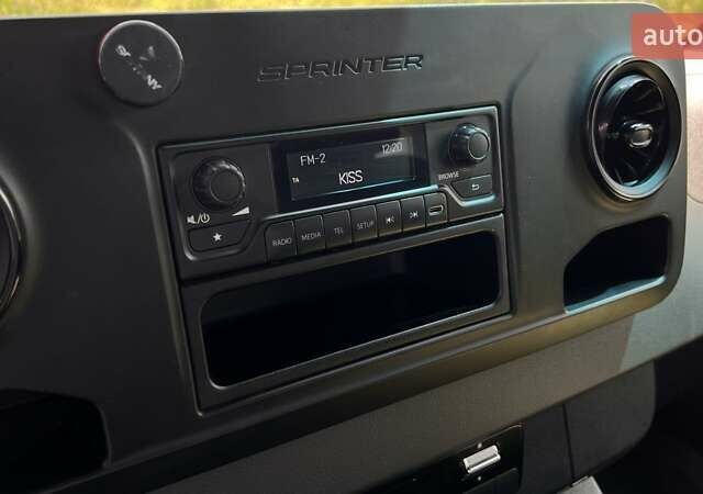 Синий Мерседес Sprinter, объемом двигателя 0 л и пробегом 31 тыс. км за 22620 $, фото 15 на Automoto.ua