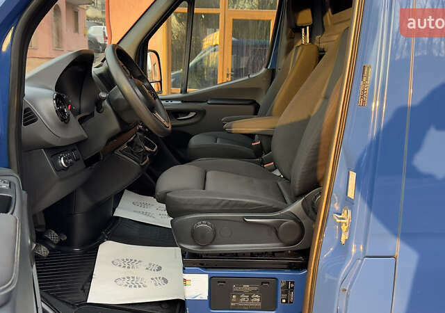 Синий Мерседес Sprinter, объемом двигателя 2.2 л и пробегом 252 тыс. км за 26800 $, фото 102 на Automoto.ua