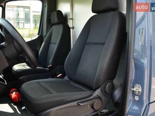 Синий Мерседес Sprinter, объемом двигателя 0 л и пробегом 31 тыс. км за 22620 $, фото 11 на Automoto.ua