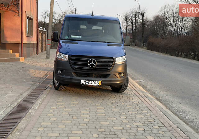Синий Мерседес Sprinter, объемом двигателя 2.2 л и пробегом 252 тыс. км за 26474 $, фото 3 на Automoto.ua