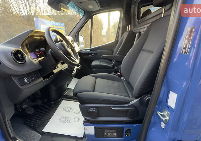 Синий Мерседес Sprinter, объемом двигателя 2.2 л и пробегом 252 тыс. км за 26474 $, фото 45 на Automoto.ua