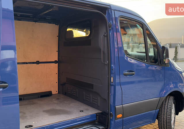 Синий Мерседес Sprinter, объемом двигателя 2.2 л и пробегом 252 тыс. км за 26800 $, фото 114 на Automoto.ua