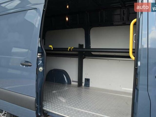 Синий Мерседес Sprinter, объемом двигателя 0 л и пробегом 31 тыс. км за 22620 $, фото 21 на Automoto.ua