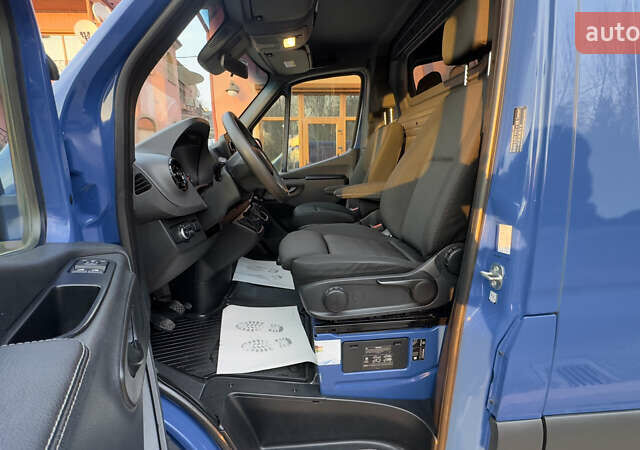 Синий Мерседес Sprinter, объемом двигателя 2.2 л и пробегом 252 тыс. км за 26800 $, фото 101 на Automoto.ua