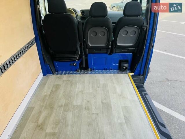 Синий Мерседес Sprinter, объемом двигателя 2.14 л и пробегом 220 тыс. км за 29000 $, фото 22 на Automoto.ua