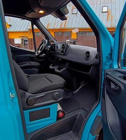 Синий Мерседес Sprinter, объемом двигателя 2.1 л и пробегом 237 тыс. км за 28000 $, фото 6 на Automoto.ua