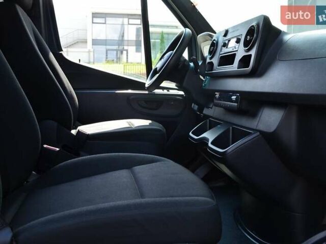 Синий Мерседес Sprinter, объемом двигателя 0 л и пробегом 31 тыс. км за 22620 $, фото 31 на Automoto.ua