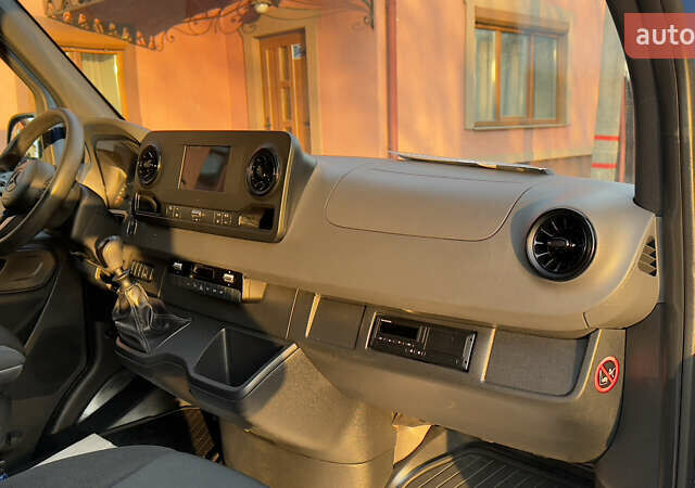 Синий Мерседес Sprinter, объемом двигателя 2.2 л и пробегом 252 тыс. км за 26474 $, фото 77 на Automoto.ua