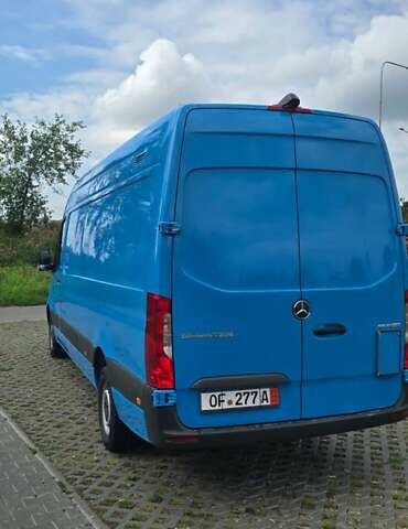 Синий Мерседес Sprinter, объемом двигателя 0 л и пробегом 350 тыс. км за 26500 $, фото 3 на Automoto.ua