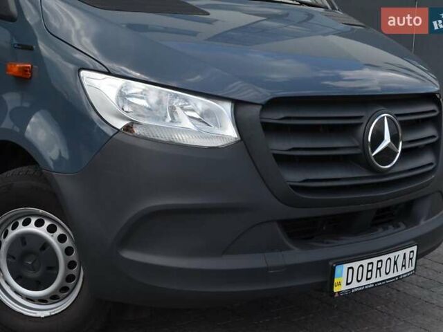 Синий Мерседес Sprinter, объемом двигателя 0 л и пробегом 31 тыс. км за 22620 $, фото 3 на Automoto.ua