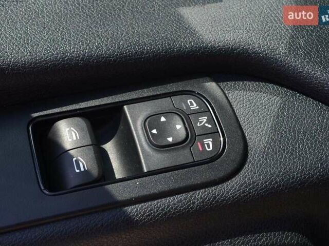 Синий Мерседес Sprinter, объемом двигателя 0 л и пробегом 31 тыс. км за 22620 $, фото 9 на Automoto.ua