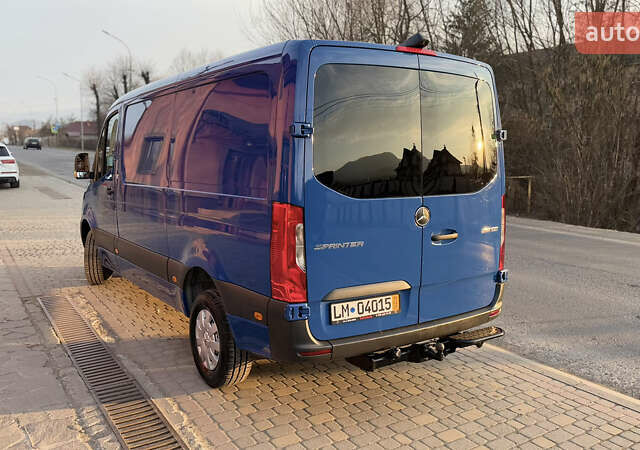Синий Мерседес Sprinter, объемом двигателя 2.2 л и пробегом 252 тыс. км за 26474 $, фото 17 на Automoto.ua