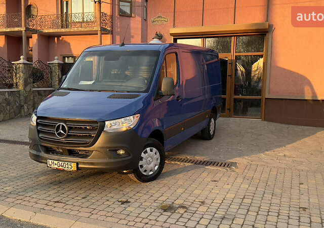 Синий Мерседес Sprinter, объемом двигателя 2.2 л и пробегом 252 тыс. км за 26474 $, фото 5 на Automoto.ua