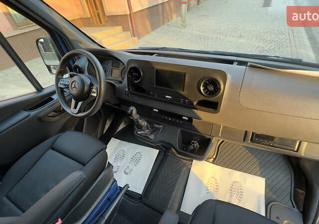 Синий Мерседес Sprinter, объемом двигателя 2.2 л и пробегом 252 тыс. км за 26474 $, фото 90 на Automoto.ua