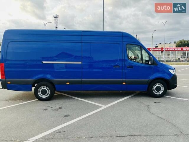 Синий Мерседес Sprinter, объемом двигателя 2.14 л и пробегом 220 тыс. км за 29000 $, фото 3 на Automoto.ua