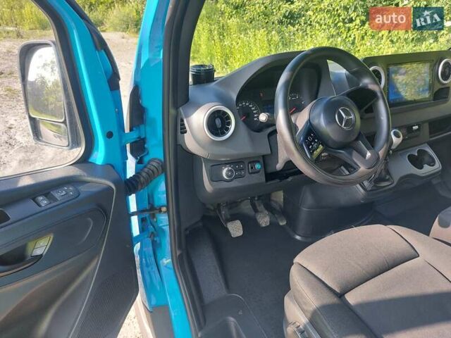 Синий Мерседес Sprinter, объемом двигателя 2.99 л и пробегом 275 тыс. км за 35468 $, фото 7 на Automoto.ua